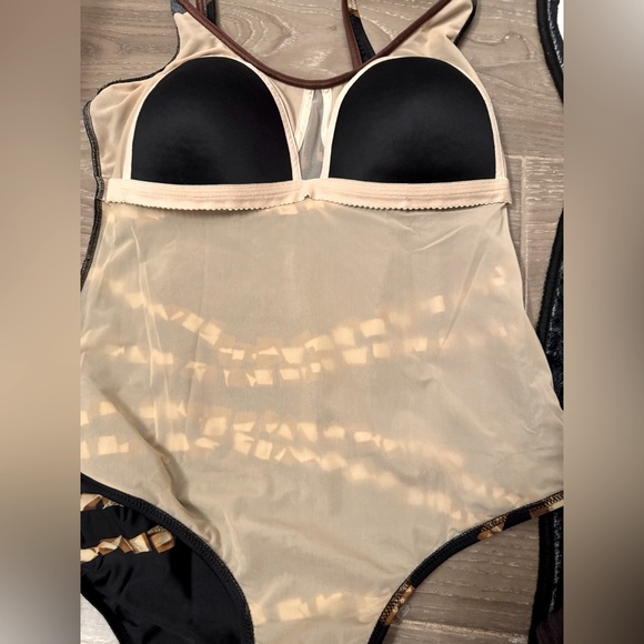 Sariana Designer One-Piece Swimsuit - Black/Brown/Gold Chic Chain Print Size 16 - Picture 5 of 11